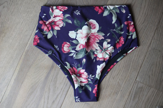 High waist shorts in rose print