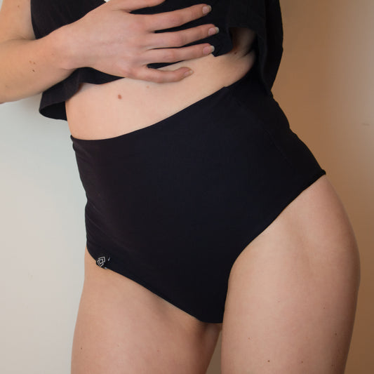 High waist shorts in black