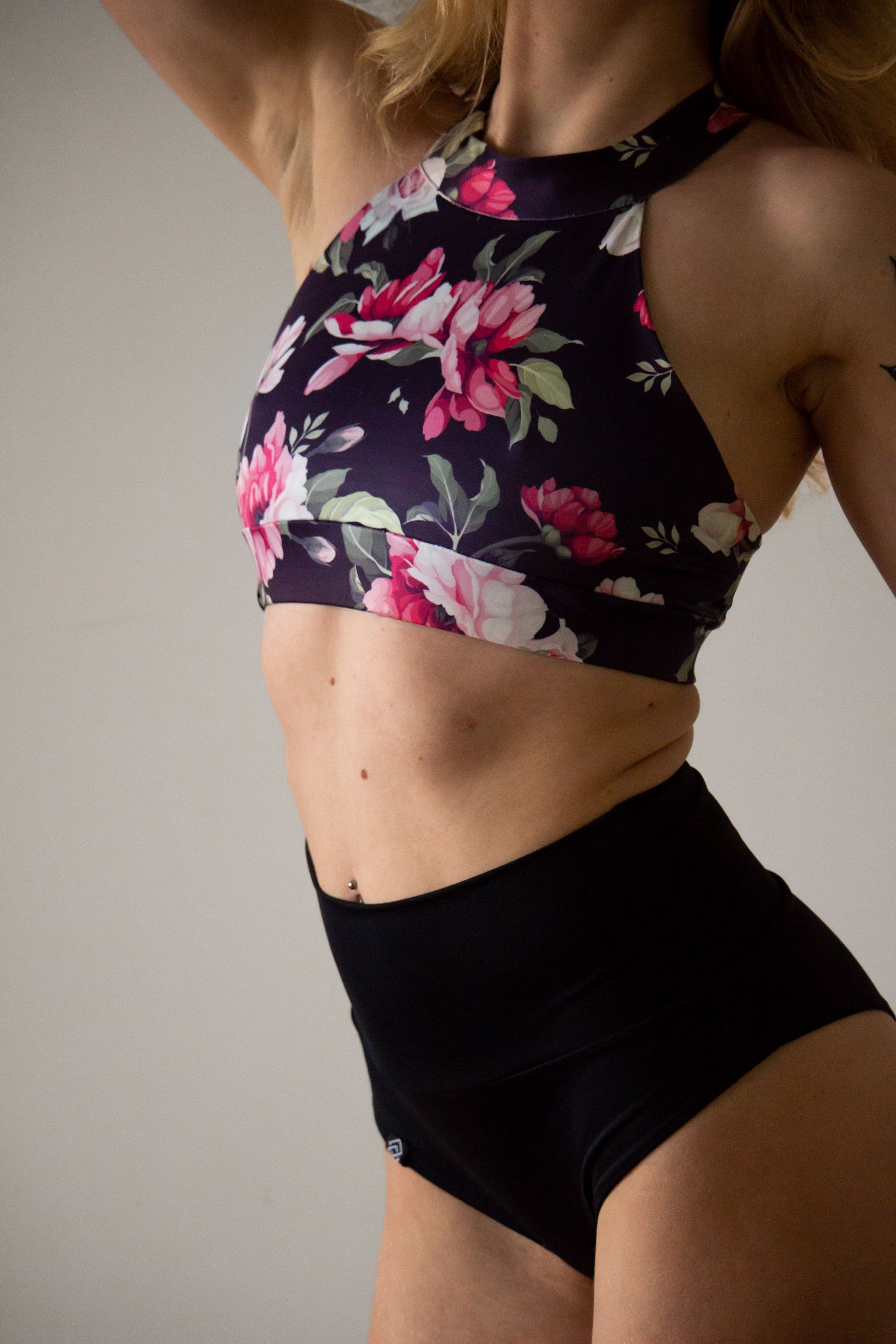 Halter sports bra for pole dance in floral print with cross back